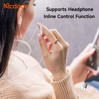 Mcdodo 337 2 in 1 USB-C ke Dual USB-C Pengisi Daya + Adaptor Audio untuk Panggilan Telepon Musik untuk Ponsel Android iOS Laptop