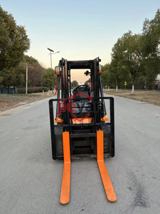 Montacargas Toyota de 3.5 Toneladas y 3 Metros, Fabricado en Japón, Motor Diésel, de Segunda Mano, con Motor IDZ - Product Image 5