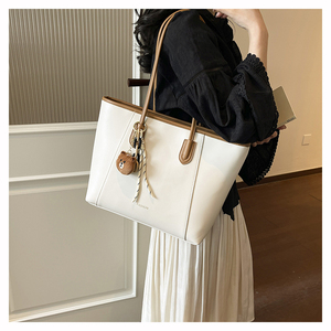 Nuove Borse a Tracolla di Alta Qualità per Signore, Borse Bianche di Grande Capacità con Ciondolo - Product Image 6