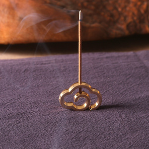 Porta incienso antiguo de aleación con patrón de nubes auspiciosas, para sándalo, creativo, inspirado en el Zen, para ceremonia de incienso en mesa de té en el hogar - Product Image 1