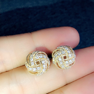 Orecchini a Perno Rotondi Semplici per Donne, Accessori Vintage alla Moda per Uso Quotidiano, Outfit Casual e Regalo - Product Image 2