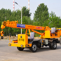 Mini-grue de camion de 4 tonnes avec nacelle haute, flèche droite, mobile, hauteur de levage de 19 m, haute efficacité opérationnelle pour terrain de travail