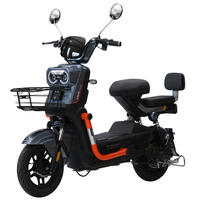 Trottinette électrique pour adultes, idéale pour les trajets quotidiens, les courses, la livraison et les balades en ville, avec double siège, panier avant et moteur à moyeu arrière.