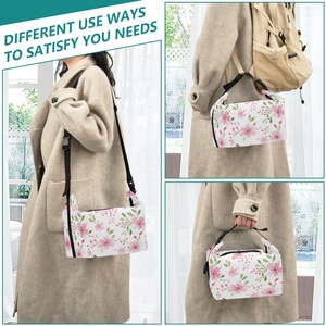 Bolsa Térmica Personalizada con Diseño Tropical Hawaiano de Flores de Cerezo Rosadas - Product Image 6