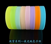 Bracelet en silicone personnalisé avec logo imprimé, texte personnalisé, patins à roulettes lumineux, cadeaux créatifs pour couples, publicité