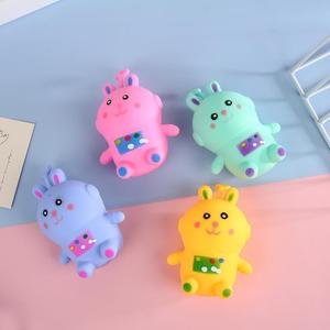 Jouet à presser populaire en caoutchouc souple TPR Lapin Spatial, mignon, anti-stress, à pincer et à farcir, pour les 5-7 ans - Product Image 4
