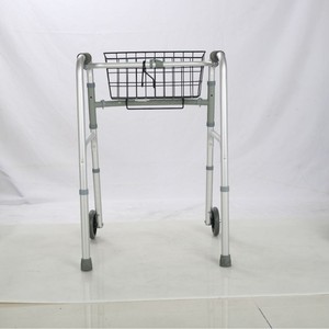 Rollator de marcheur de 4 roues de style pliant en aluminium d'entraînement médical - Product Image 2