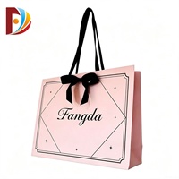 Sacs cadeaux en carton de luxe avec logo personnalisé, poignée couleur personnalisée, fermeture magnétique pour chaussures, vêtements, emballage, exposition