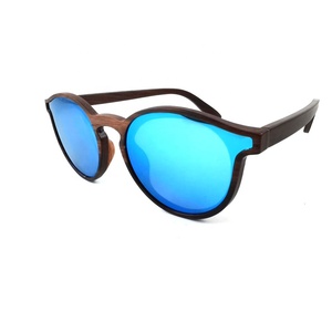 <span class=keywords><strong>Occhiali</strong></span> da <span class=keywords><strong>sole</strong></span> eleganti da ragazza con struttura in legno rotonda con lenti polarizzate confortevoli sensazione disponibile in caffè e grigio - Product Image 5