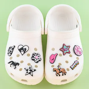 HYB kuaji 신발 장식 pvc 새로운 2d 귀여운 인과 모자 꽃 말 가축 동물 핫 세일 디자이너 사용자 정의 신발 매력
