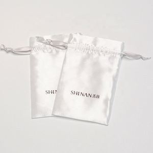 Emballage cadeau luxueux personnalisé en soie satinée avec cordon de serrage pour bijoux - Product Image 6