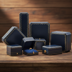 Scatola per Gioielli Ottagonale Personalizzata all'Ingrosso, in Similpelle di Lusso per Anelli, Bracciali e Collane con Interno in Morbido Finto Camoscio per Marchi - Product Image 1