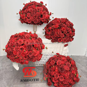 Bola de flores artificiales Rojas hechas a mano personalizadas, centro de mesa de boda suave y decoración para el Día de San Valentín - Product Image 1