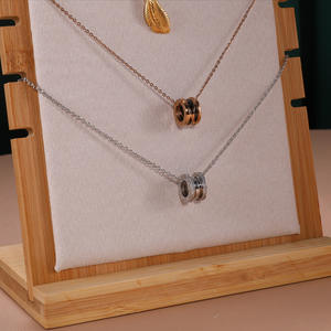 Support à bijoux en bois de bambou de luxe, design carré personnalisé, en daim/PU, noir, pour collier et bracelet, vente chaude - Product Image 4