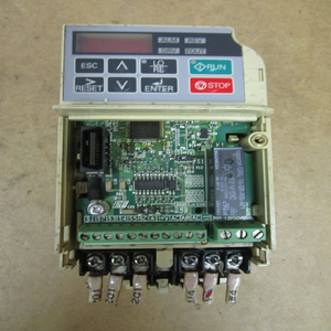 NIEUWE J1000 AC-DRIVE CIMR-JA2A0002BwbrAA REV a 3 FASE 200-240V <span class=keywords><strong>PROG</strong></span>: 1011 - Product Image 1
