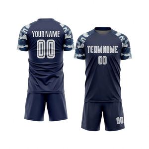 ชุดเสื้อและกางเกงขาสั้นสีน้ำเงินกรมท่า ชุดฟุตบอลสำหรับการฝึกซ้อมและแข่งขัน พร้อมแขนเสื้อลายพราง - Product Image 1