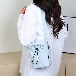 Water Bottle Bag Adjustable Strap Oxford Cloth Lightweight Outdoor Sports Crossbody Bag Solid Color Water Resistant - Product Image 2