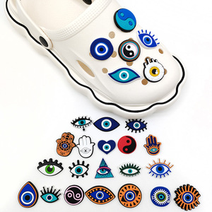 Evil's Eye Clog Shoe Charms Hebillas decorativas Accesorios de zapatos de PVC personalizados Diseño de ojo turco para adultos Hombres Charms - Product Image 2