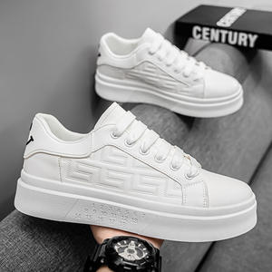 Chaussures de skate blanches décontractées pour hommes avec semelle épaisse, respirantes, style sportif et robuste pour la marche - Product Image 4