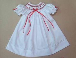 Robe de fête rouge classique pour bébés filles, brodée à la main, pour les fêtes de Noël, pour les tout-petits et les enfants - Product Image 1