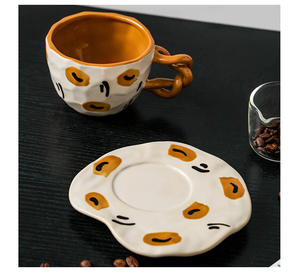 Tasse à café, thé ou eau en céramique de haute qualité avec soucoupe, design créatif - Product Image 5