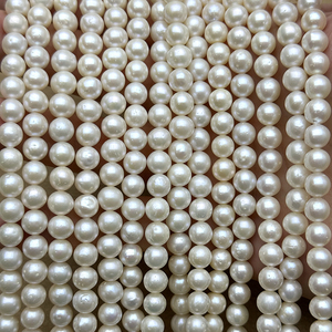 Best Corporate Gift Boxes with Pearl Strands for 2024