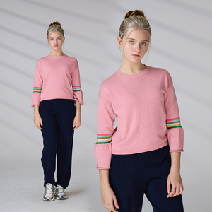 Pull en coton 100% à col rond avec logo personnalisé, fabricant de pulls à manches évasées rayées pour femmes - Product Image 1
