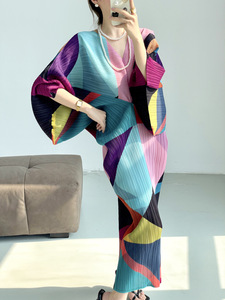 Robe longue plissé<span class=keywords><strong>e</strong></span> élégante décontracté<span class=keywords><strong>e</strong></span> pour femme, imprimé violet haut de gamme, manches à volants, col en V, silhouette crayon, respirante, polyester/coton - Product Image 1