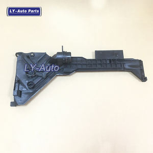 <span class=keywords><strong>Soporte</strong></span> de placa de montaje de tanque de expansión de radiador de transmisión automática 17113400017 para BMW E83 X3 2.5L 3.0L - Product Image 1