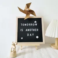 Tableau en feutre encadré en bois avec support, panneau de jalons pour bébé pour chambre d'enfant, mariage, fête, café, tableau de messages modifiable