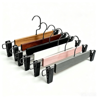 Cintres en bois personnalisés avec logo et pinces, multicolores, pour pantalons et jupes, organisateur de placard pour jeans et pantalons, vente en gros