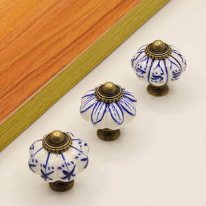 Poignées de tiroir en céramique de style chinois vintage, en forme de citrouille, avec base en alliage de zinc, pour la décoration intérieure et les poignées d'armoires - Product Image 3
