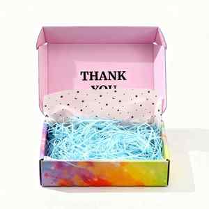 Caja de Cartón Corrugado con Impresión de Arcoíris para Envíos y Embalaje de Regalos, con Mensaje de Agradecimiento y Relleno de Papel Azul Triturado - Product Image 2