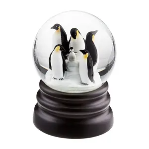 Großhandel klassische Schneekugel Entzückende Pinguine mit einfachen Basis familie Pinguine Wasser kugel