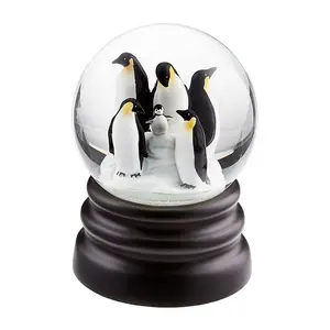 Venta al por mayor clásico globo de nieve de Los adorables pingüinos con Base Simple familia pingüinos globo de agua - Product Image 1