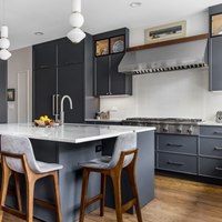 Lemari Dapur Modular Gaya Nordik dengan Cat Matte Premium, Penyimpanan Luas, dan Pintu Soft Closing untuk Apartemen