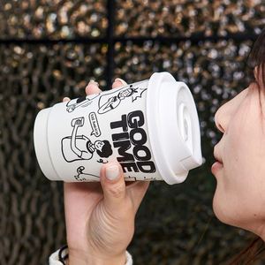 Vasos de Papel Desechables de Doble Pared de 10oz Personalizados con Recubrimiento para Café, Té con Leche y Bebidas Calientes, con Tapas y Diseños de Graffiti Pintados a Mano - Product Image 4