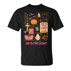 Camiseta cristiana de Halloween con diseño de calabaza Él es la luz Juan 8:12 No tengas miedo Isaías 41:10 - Product Image 2