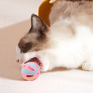 Pelota con sonido para gatos, 8 cm, de plástico, a rayas, juguete sonoro para mascotas - Product Image 3