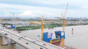 Grue à tour, longueur de flèche 40 m, capacité de charge au bout de la flèche 25 tonnes, état neuf, boîte de vitesses, moteur à engrenages, roulement inclus, en vente - Product Image 4