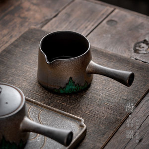 Taza de cerámica retro con asa lateral, diseño de montaña verde dorada, taza de cerámica para servir té para la hora del té de la tarde - Product Image 3