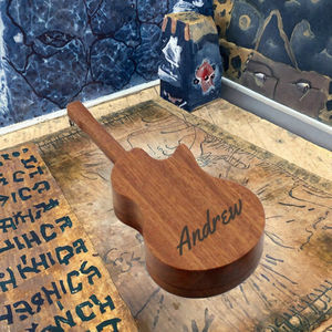 Boîte de rangement pour médiators de guitare en bois artisanal avec fermeture magnétique pour accessoires de guitare acoustique et électrique - Product Image 2