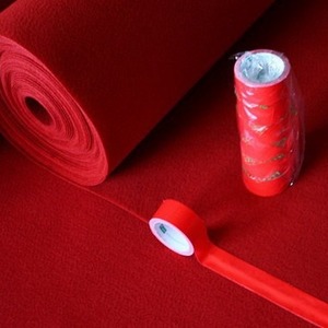 Tapis en polaire rouge personnalisé, tissé en polyester pour un usage domestique, pour la scène de mariage, l'ouverture d'un magasin, l'événement de bienvenue - Product Image 1