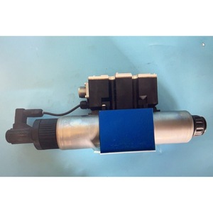 Vanne proportionnelle Rexroth 4WREE10V1-75-2X/G24 à quatre voies, 315 bars, 100 L/min, vanne de commande hydraulique - Product Image 1