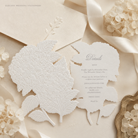 Carte d'invitation de mariage personnalisée découpée sur mesure avec motif floral gaufré à sec sur papier de luxe, impression numérique