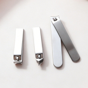 Coupe-ongles en acier inoxydable épais et robustes pour usage international, adaptés aux soins personnels à domicile des adultes et aux manucures quotidiennes. - Product Image 2