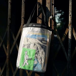 Sac fourre-tout urbain léger en PE, imperméable, semi-transparent, avec fermeture éclair et poignée renforcée pour les trajets quotidiens, les voyages et le shopping - Product Image 6