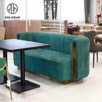Meubles d'hôtel de luxe ensembles de chaises de table commerciales canapé vert sièges velours cadre en bois cabines de restaurant pour café