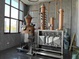 Chaudière alambique à alcool en cuivre 450L Moonshine Colonne Pot Still Distillery Equipment for <span class=keywords><strong>Ethanol</strong></span> Distillation Processing - Product Image 3