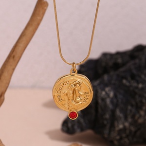 Collana con Ciondolo La Dolce <span class=keywords><strong>Vita</strong></span> Inciso Dreamshow, Gioiello in Acciaio Inossidabile Placcato Oro con Zircone Rosso - Product Image 6